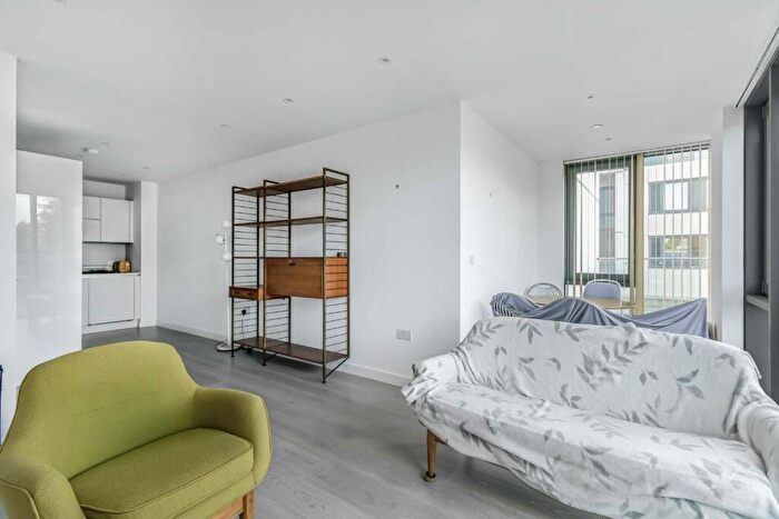 1 Bedroom Flat To Rent In City North Place, London, N4
