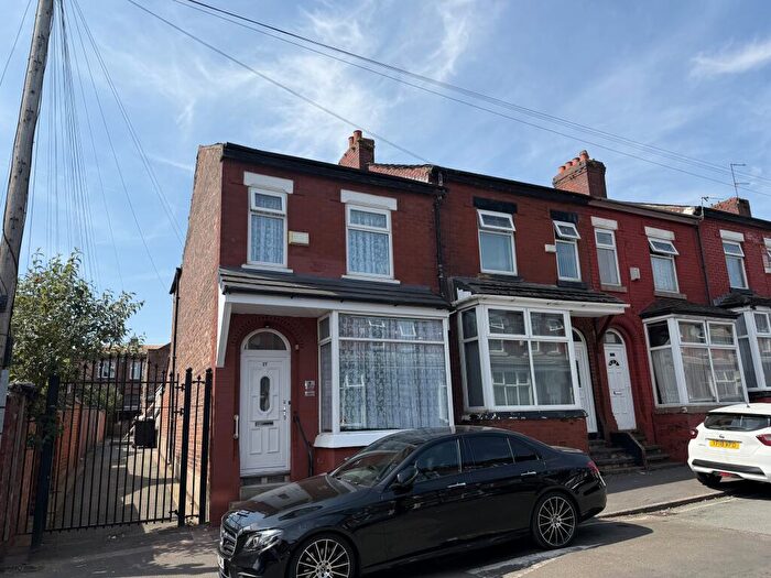 3 Bedroom Terraced House For Sale In Ansdell Street, Manchester, M8
