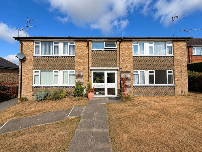 2 Bedroom Flat To Rent In Albert Road, Jennifer Court Albert Road, KT21