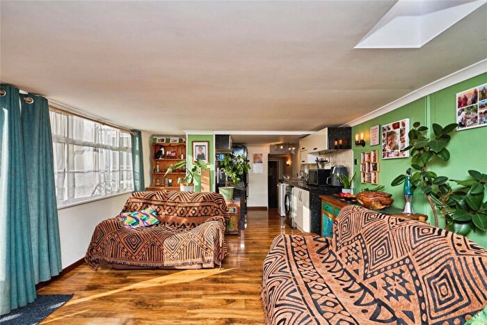 2 Bedroom Flat For Sale In Barfield, Ryde, Isle Of Wight, PO33