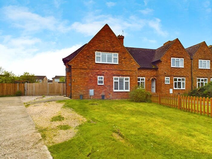 3 Bedroom Terraced House For Sale In Davis Crescent, Pirton, Hitchin, SG5