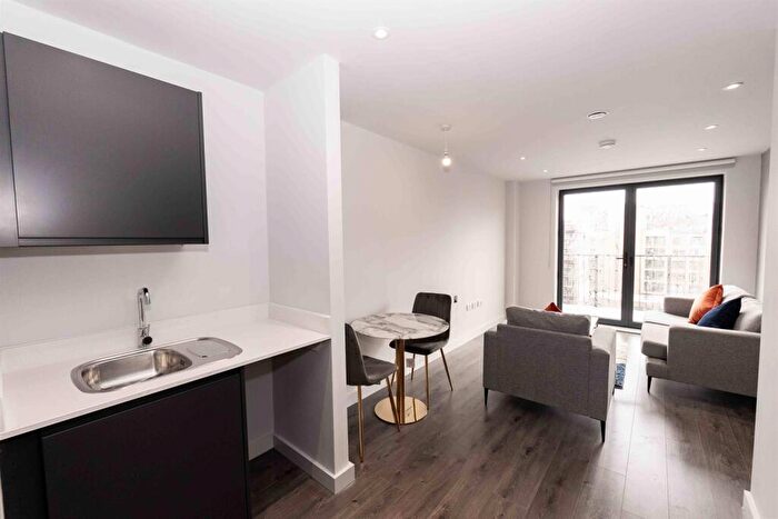 2 Bedroom Apartment To Rent In Bedroom Th Floor Apartment In Manchester, M5