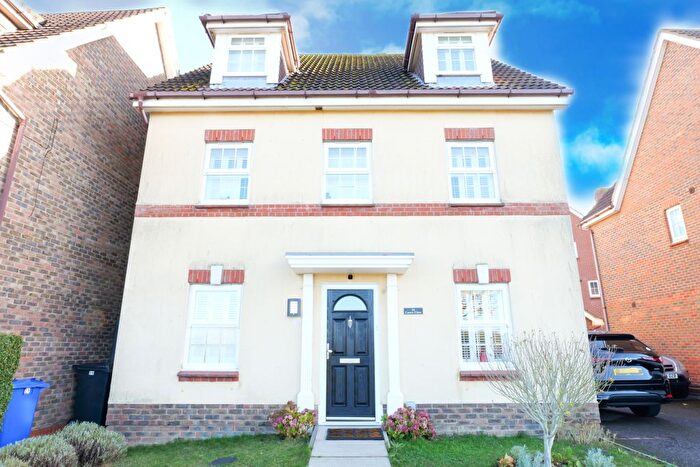 6 Bedroom Detached House For Sale In Carew Close, Grays, RM16