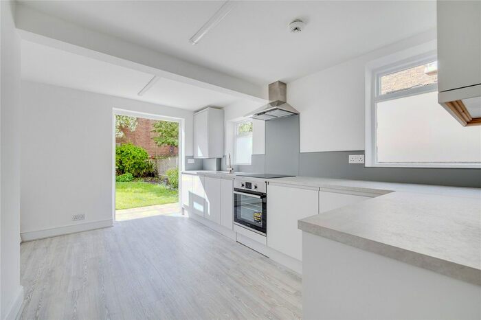 1 Bedroom Flat To Rent In Chaldon Road, Fulham, SW6