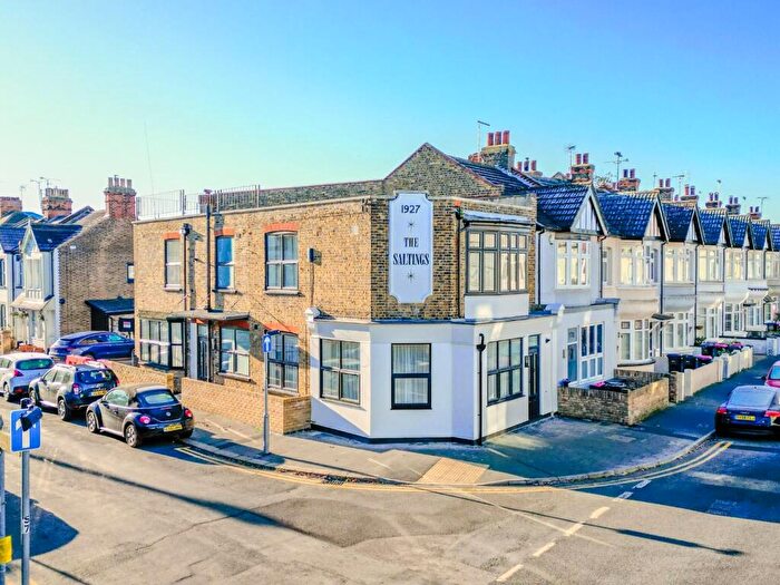 2 Bedroom Flat For Sale In Pall Mall, Leigh-On-Sea, SS9