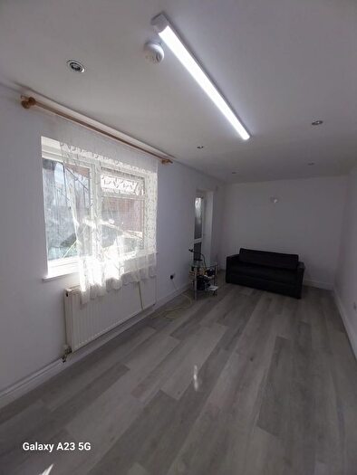 1 Bedroom Flat To Rent In Allenby Road, Southall, UB1