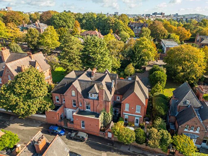 2 Bedroom Apartment For Sale In Lenton Avenuee, Nottingham, NG7