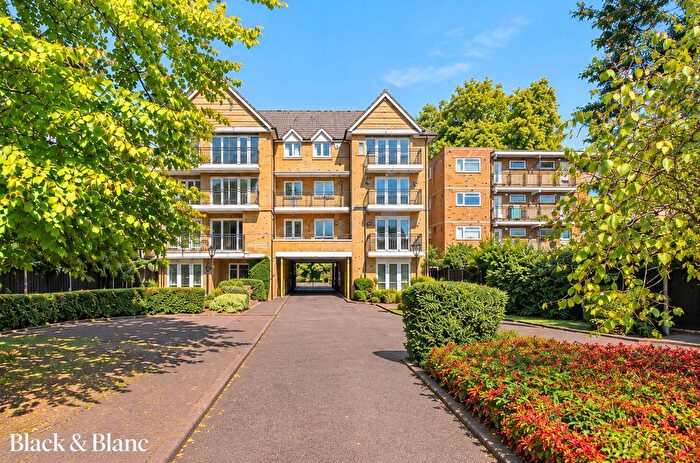2 Bedroom Flat For Sale In Brackley Road, Beckenham, BR3