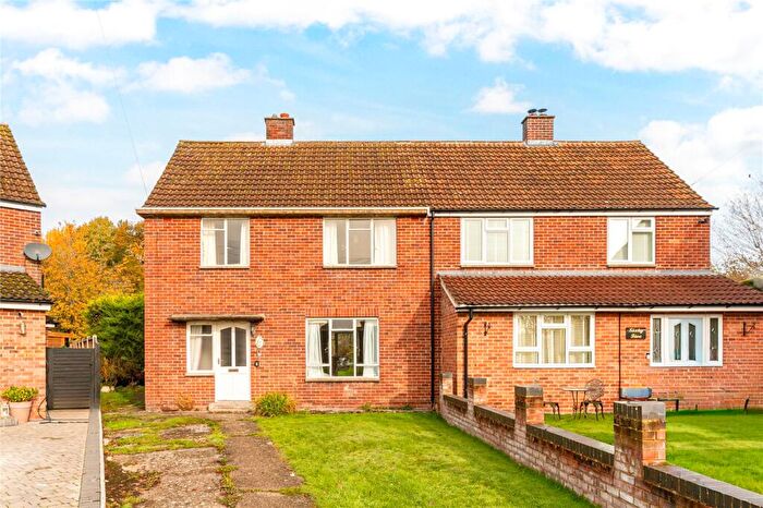 3 Bedroom Semi-Detached House For Sale In Kingsley Close, Shaw, Newbury, Berkshire, RG14