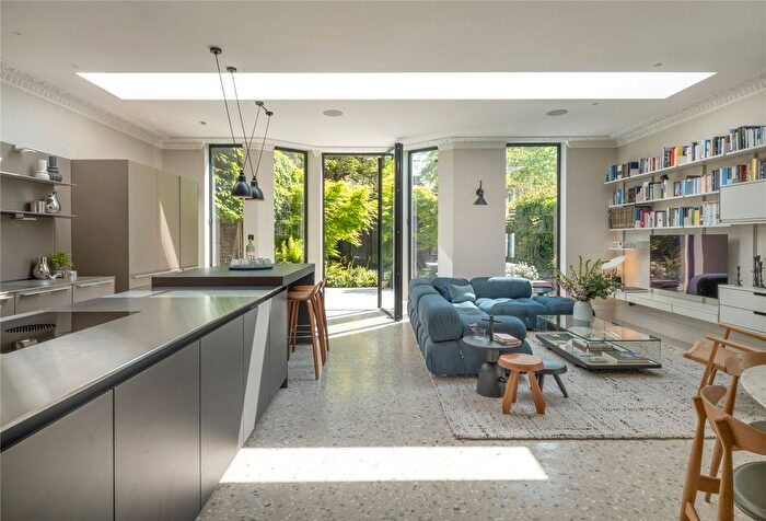 4 Bedroom Flat For Sale In King Henrys Road, Primrose Hill, London, NW3