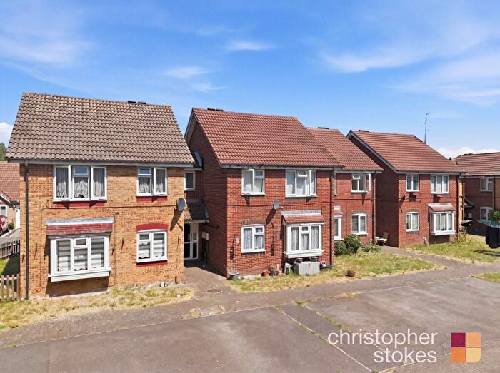 1 Bedroom Flat For Sale In Teresa Gardens, Waltham Cross, Hertfordshire, EN8