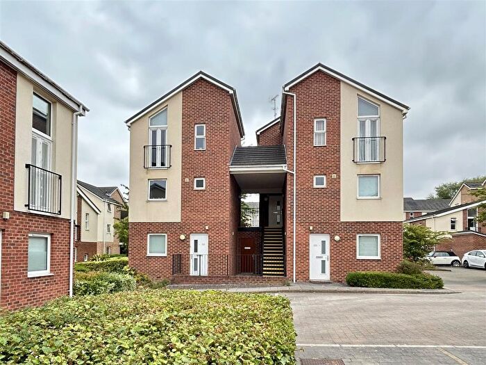 2 Bedroom Flat For Sale In Clog Mill Gardens, Selby, YO8