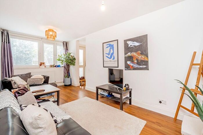 2 Bedroom Flat For Sale In Walham Green Court, Fulham, SW6