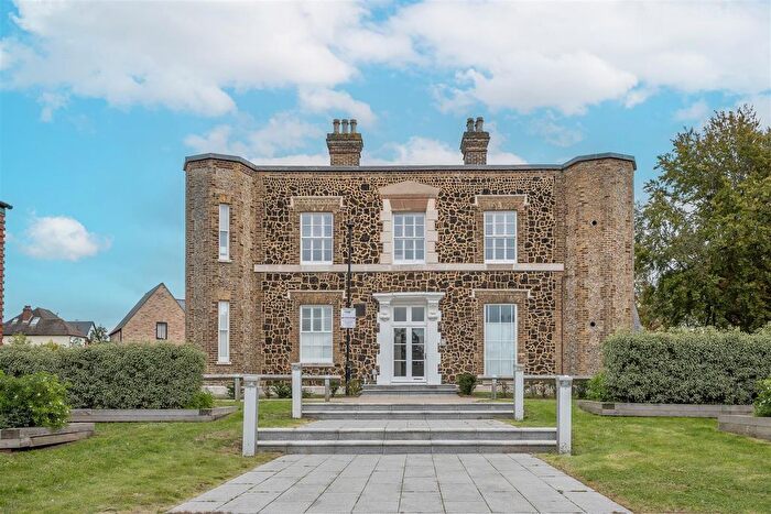 2 Bedroom Flat For Sale In La Plata House, Brentwood, CM14