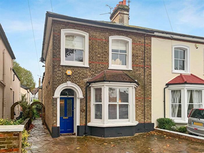 4 Bedroom Semi Detached House For Sale In Cambridge Road, Southend On Sea, SS1