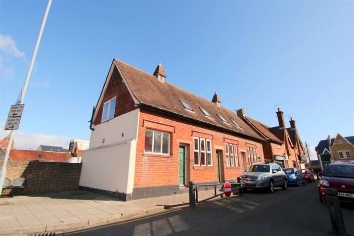 1 Bedroom House To Rent In Lord Street, Hoddesdon, EN11