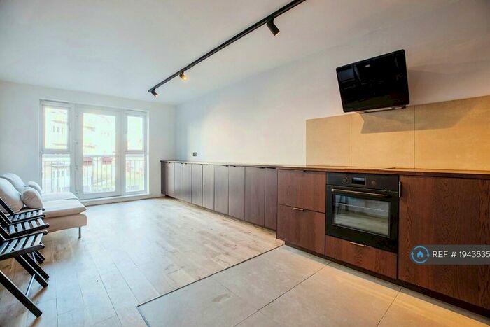 1 Bedroom Flat To Rent In Morton Close, London, E1
