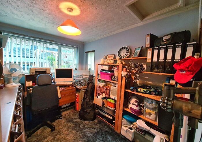 3 Bedroom End Of Terrace House For Sale In St Martins Close, Lordshill, SO16