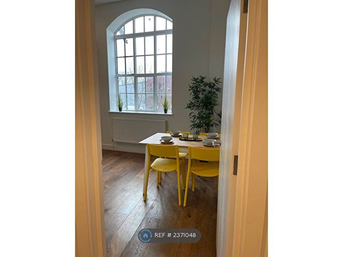 Studio To Rent In Stanley Gardens, London, W3