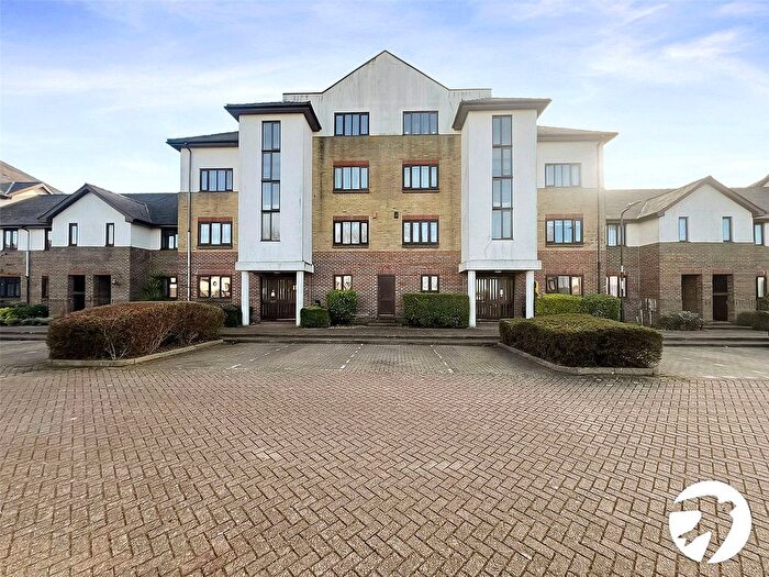 1 Bedroom Flat For Sale In Semple Gardens, Chatham, Kent, ME4