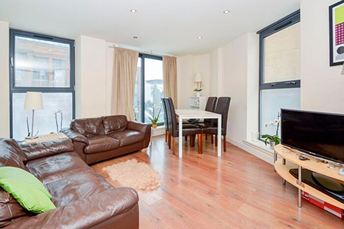 3 Bedroom Flat To Rent In Richmond Road, London Fields, E8