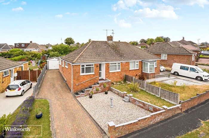 3 Bedroom Bungalow For Sale In Pitman Close, Basingstoke, Hampshire, RG22