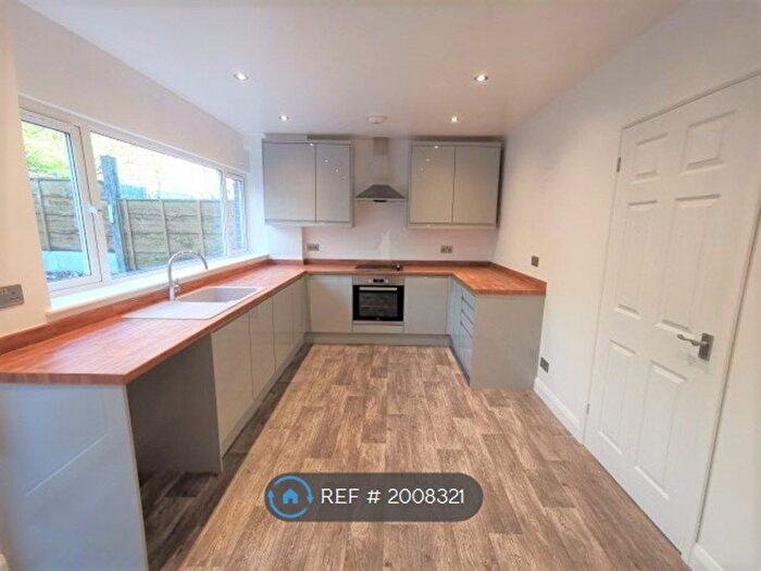 3 Bedroom Terraced House To Rent In Sharples Hall Street, Oldham, OL4