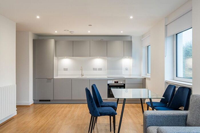 2 Bedroom Flat To Rent In Well Farm Road, Whyteleafe, CR3