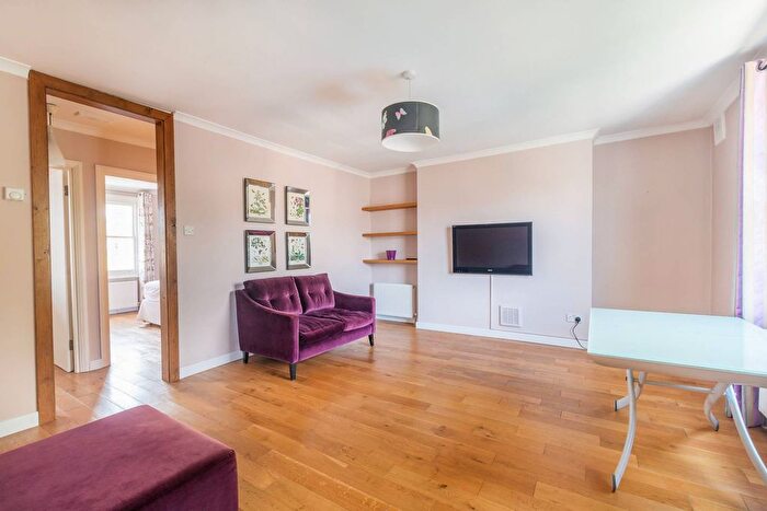 2 Bedroom Flat To Rent In Windsor Road, Ealing, London, W5