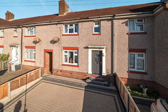 3 Bedroom Terraced House For Sale In Clacton Road, Portsmouth, Hampshire, PO6