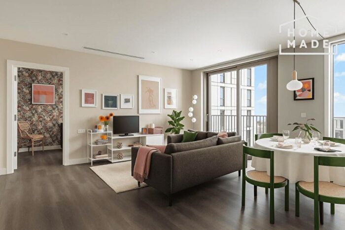 3 Bedroom Flat To Rent In Coppermaker Square, Stratford, E20