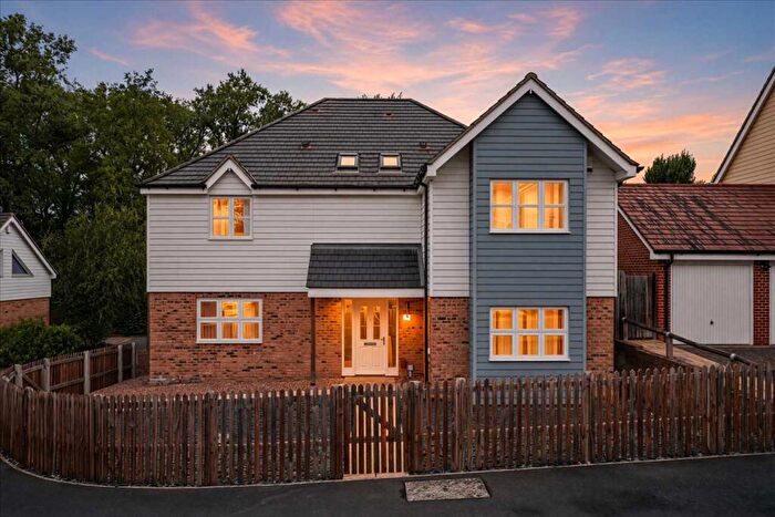 5 Bedroom Detached House For Sale In High Thorn Piece, Redhouse Park, Milton Keynes, MK14