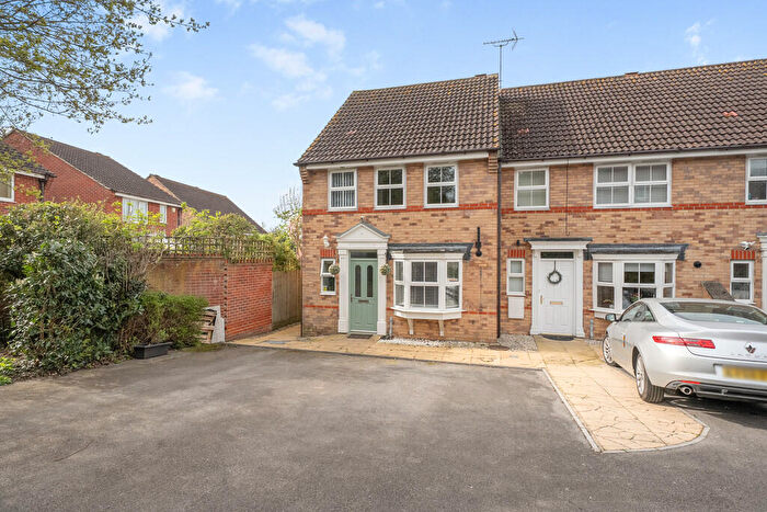 3 Bedroom Semi Detached House For Sale In Cottrell Close, Hungerford, RG17