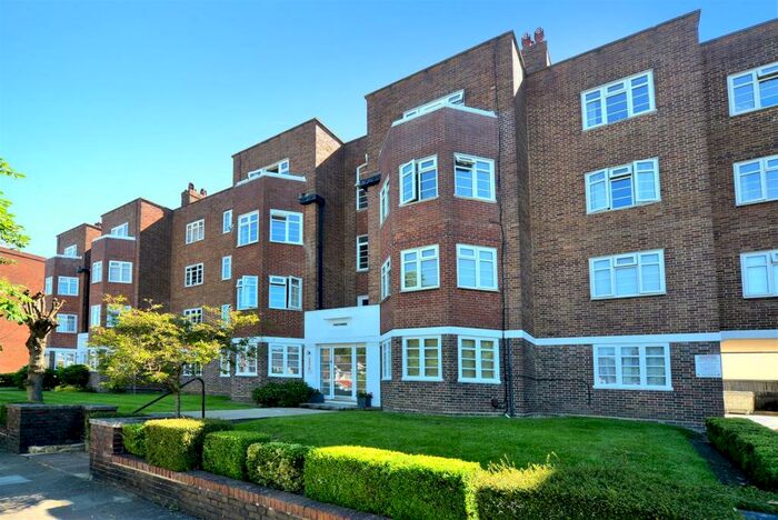 2 Bedroom Apartment To Rent In Adelaide Road, Surbiton, KT6
