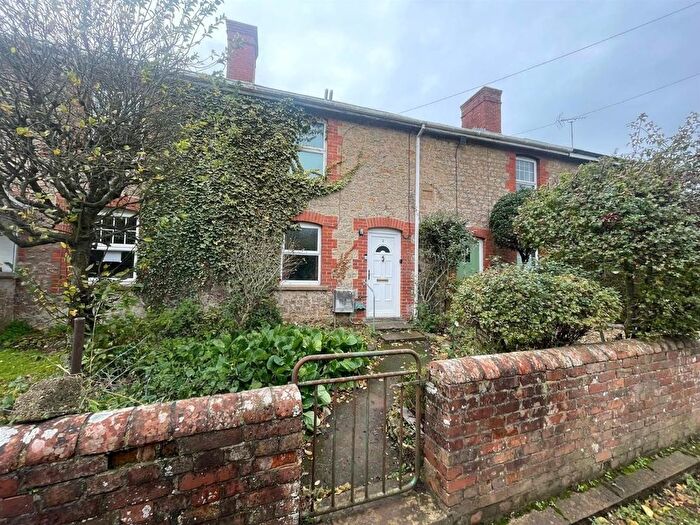 2 Bedroom Cottage For Sale In Newbery Lane, Misterton, TA18