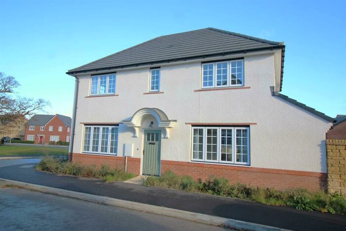4 Bedroom Detached House To Rent In Assart Way, Chippenham, SN14