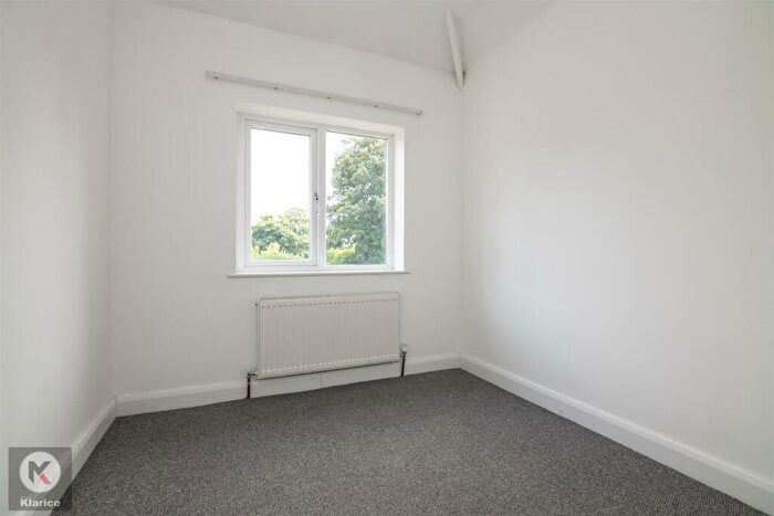 3 Bedroom Semi-Detached House For Sale In Warwick Road, Acocks Green, B27