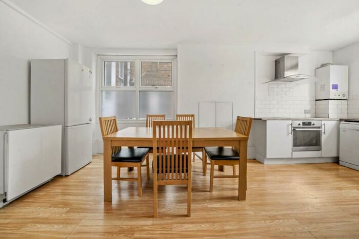 4 Bedroom Flat To Rent In Broadway Parade, Crouch End, N8