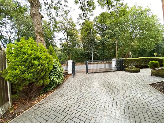 2 Bedroom Flat To Rent In Alexandra Road South, Chorlton Cum Hardy, Manchester, M16