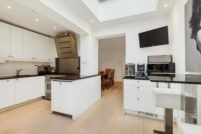 3 Bedroom Semi-Detached House To Rent In Clifton Road, Kingston Upon Thames, KT2