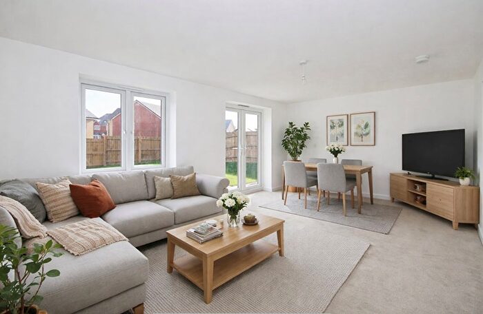3 Bedroom Semi-detached House For Sale In Broadwell Heights, Coventry, CV4