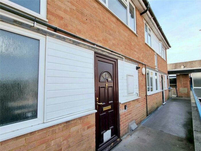 3 Bedroom Maisonette To Rent In Observatory Walk, Redhill, Surrey, RH1