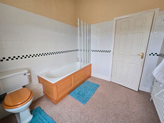 1 Bedroom Flat To Rent In Flat, Albion Road, Scarborough, YO11