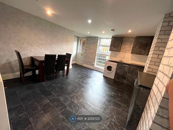 2 Bedroom Terraced House To Rent In Colwyn Road, Leeds, LS11