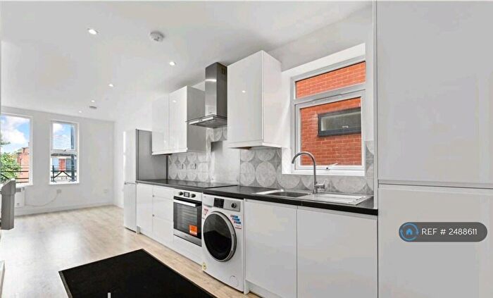 4 Bedroom Flat To Rent In Central Road, Worcester Park, KT4