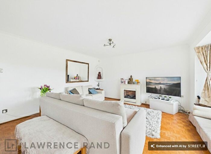 3 Bedroom Detached House To Rent In Fore Street, Pinner, HA5