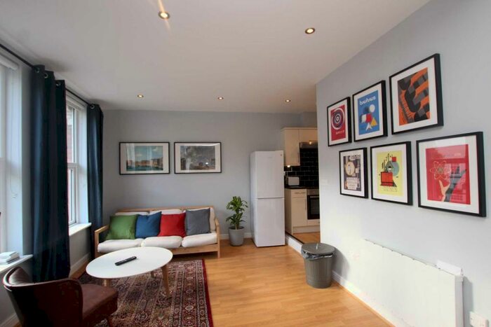 1 Bedroom Flat To Rent In West Street - Flat, RG1