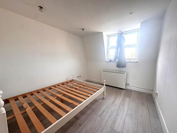 2 Bedroom Flat To Rent In Hornsey Road, London, N19