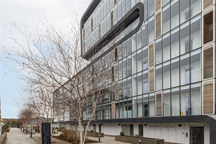 3 Bedroom Flat To Rent In Love Lane, Woolwich, SE18