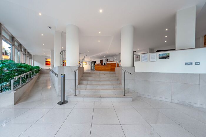 3 Bedroom Flat To Rent In Harrowby Street, London, W1H